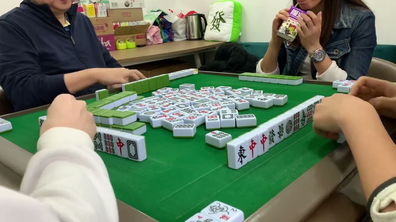 Mahjong303.廣東牌十番512有花有JP四回之一：Jack與Kinki輪流猛烈自摸，更有大牌九十番。 Alex KK Jack Kinki