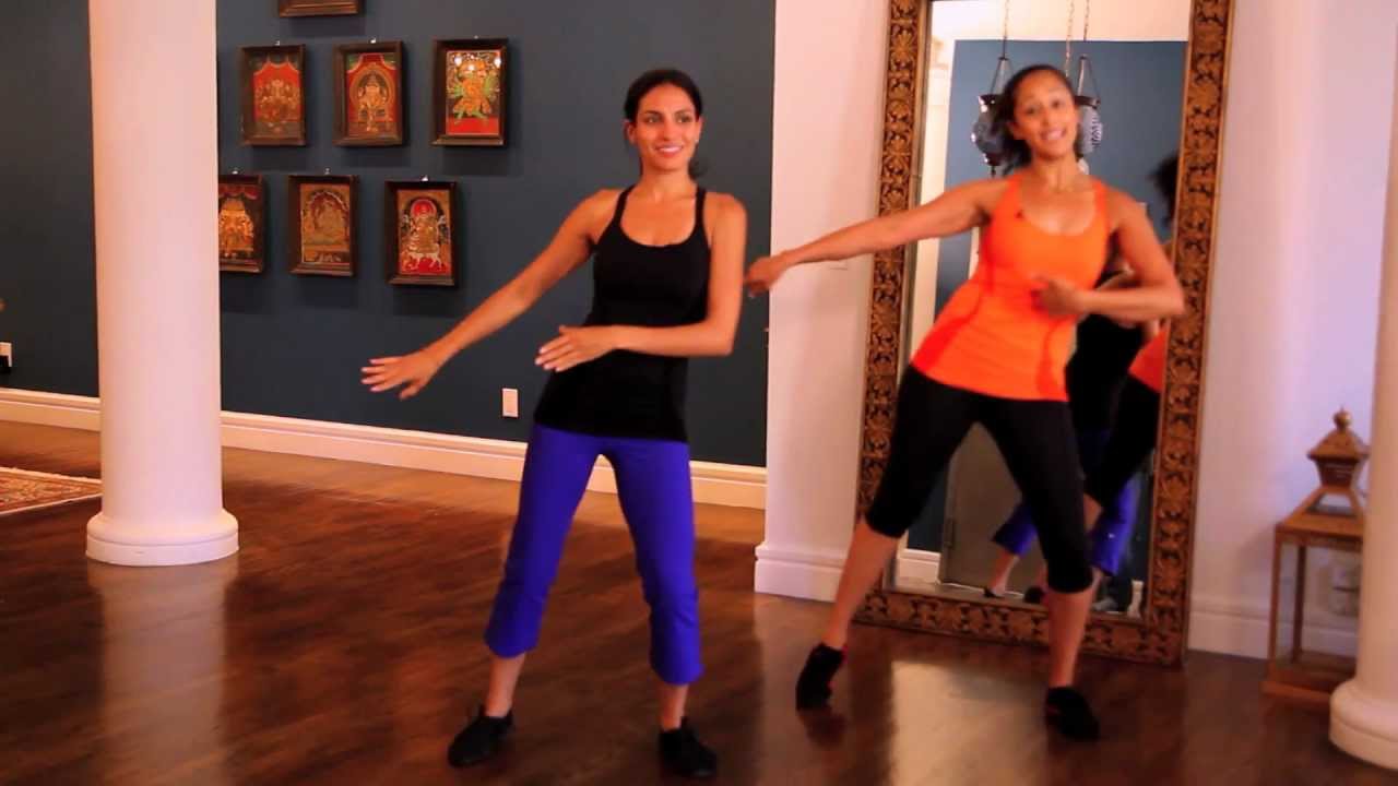 Doonya Abs: Look Like Kareena Kapoor in Halkat Jawani
