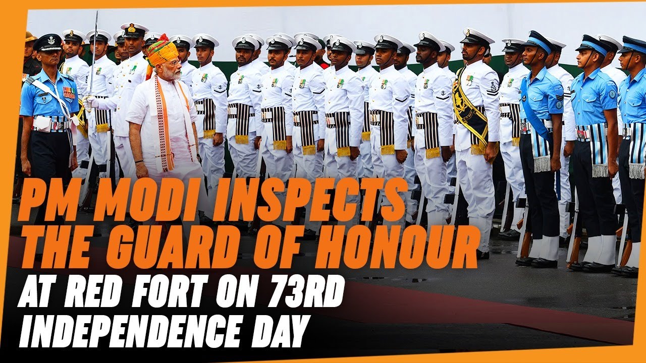 PM Modi inspects the Guard of Honour at Red Fort on 73rd Independence Day | PM Modi Live