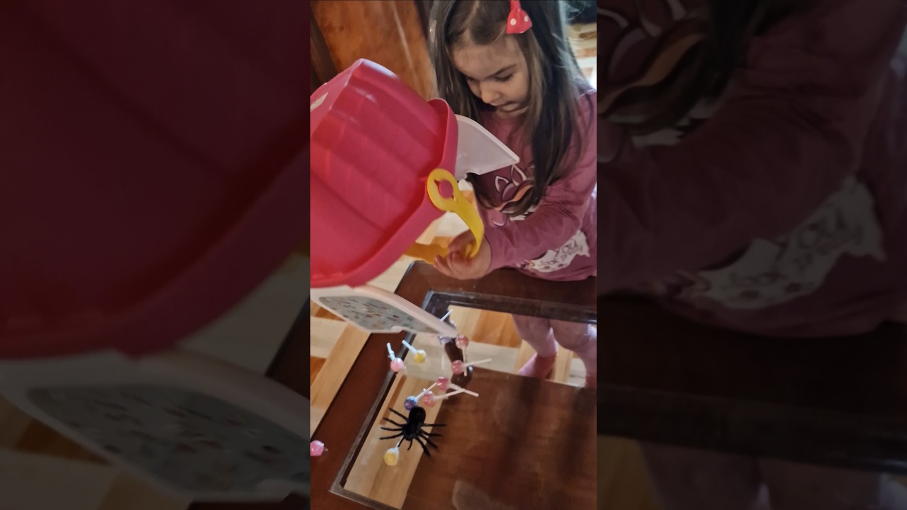 The smart kid save her sister life #shorts #lookaya #lookdora