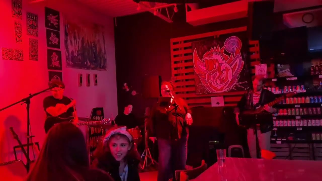 The Untrustables Live at Pux - Dream On