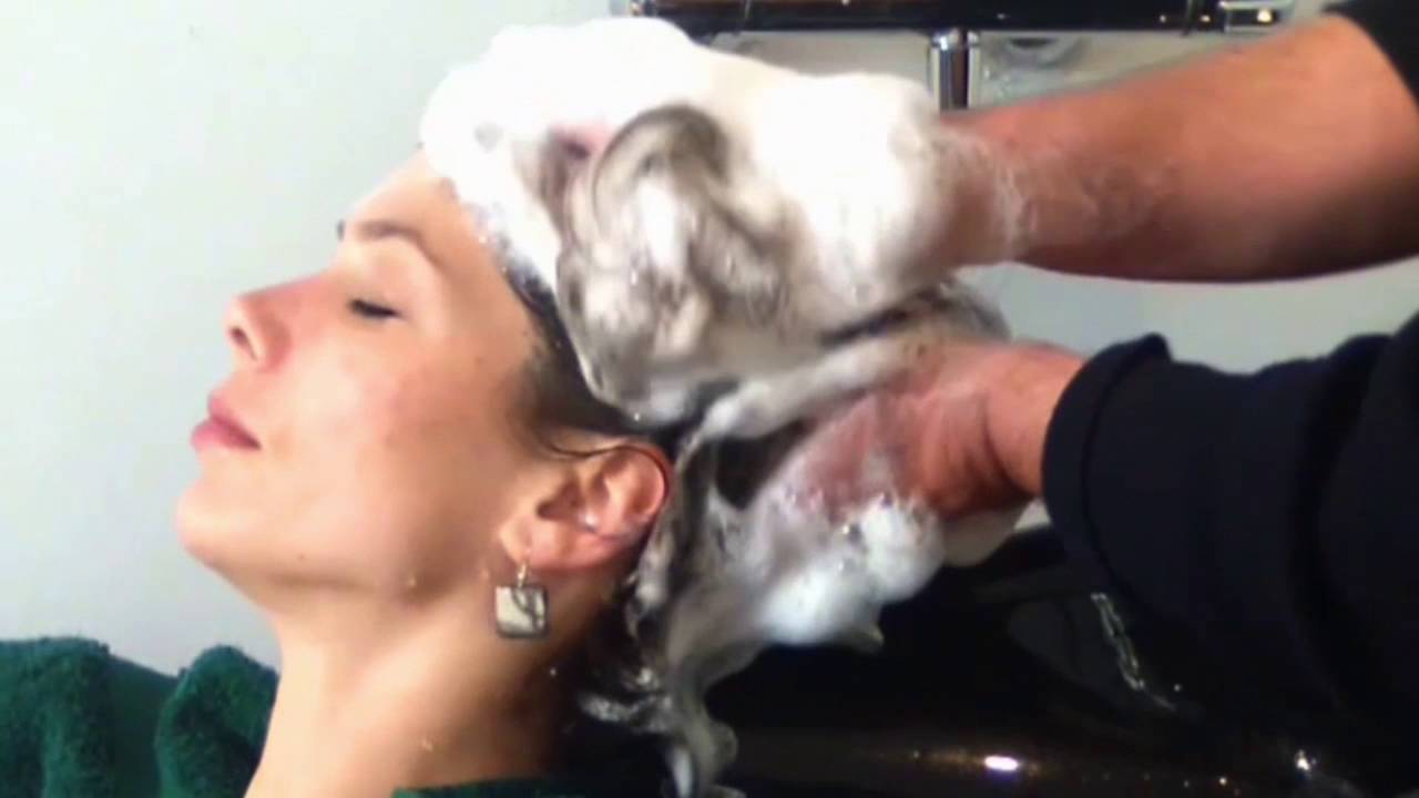 Shampoo and head massage in long hair