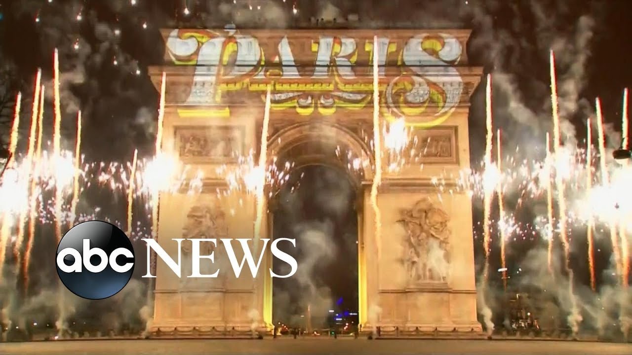 Stunning New Year light and fireworks show in France