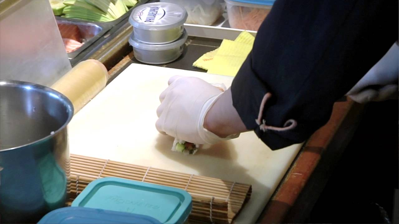 Πώς φτιάχνεται το καλύτερο sushi της πόλης;