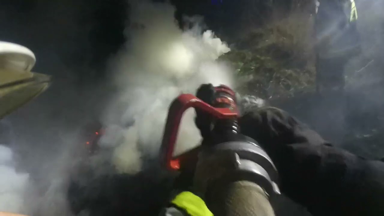 Pożar składowiska odpadów roślinnych  - OSP ALARMOWO - [HELMETCAM]