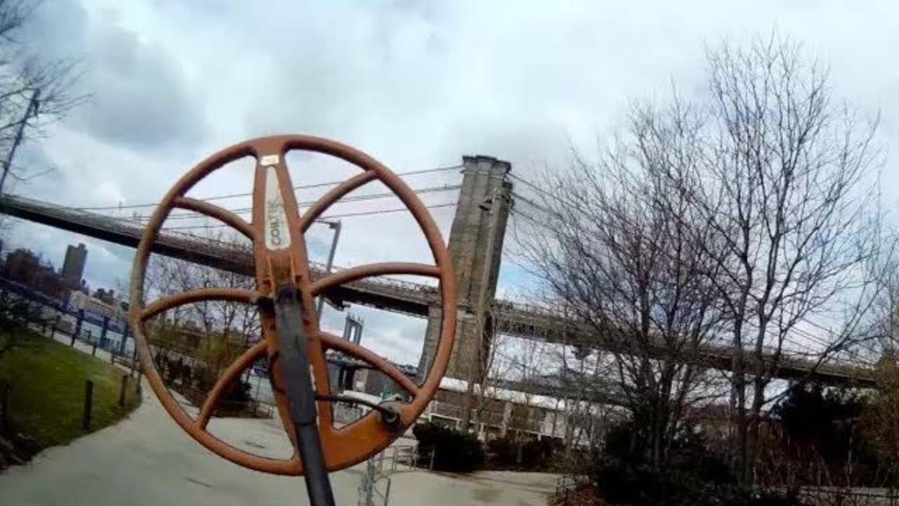 Metal Detecting The Brooklyn Bridge Surrounding Area: Metal Detecting NYC #metaldetecting