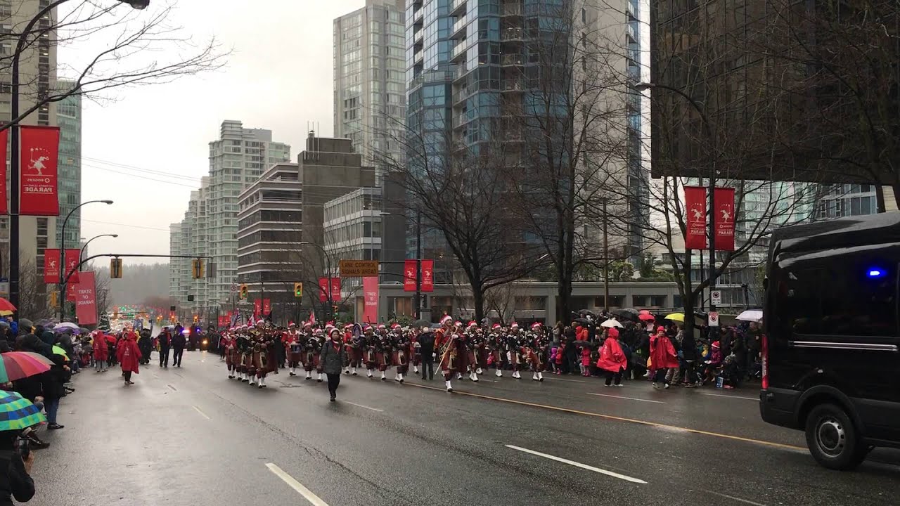 Oh Come all Ye Faithful : Vancouver Police Pipe Band in Santa Claus Parade