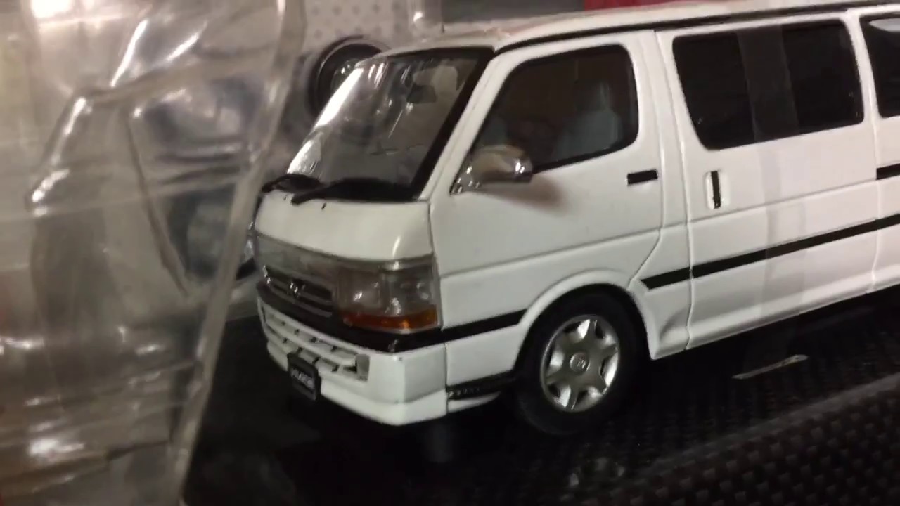 DISM 1/24TOYOTAハイエース100系スーパーGＬ後期型1998年式  ホワイト開封