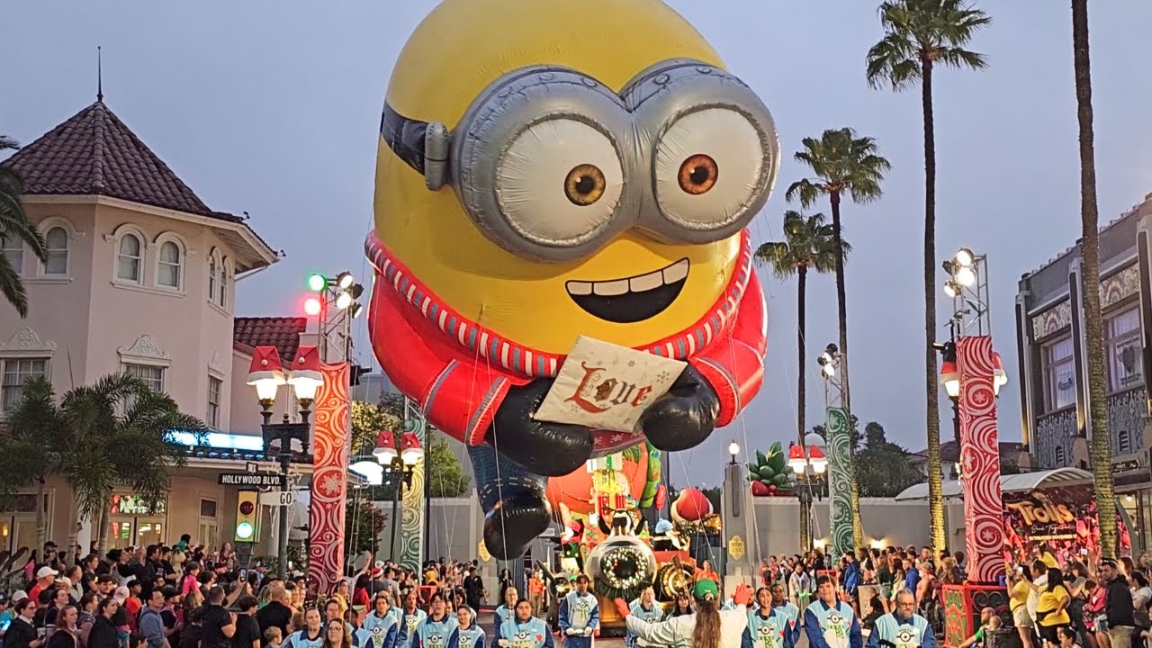 Праздничный парад Universal с участием Macy’s (Leaving and Returning) Universal Studios Florida 2023