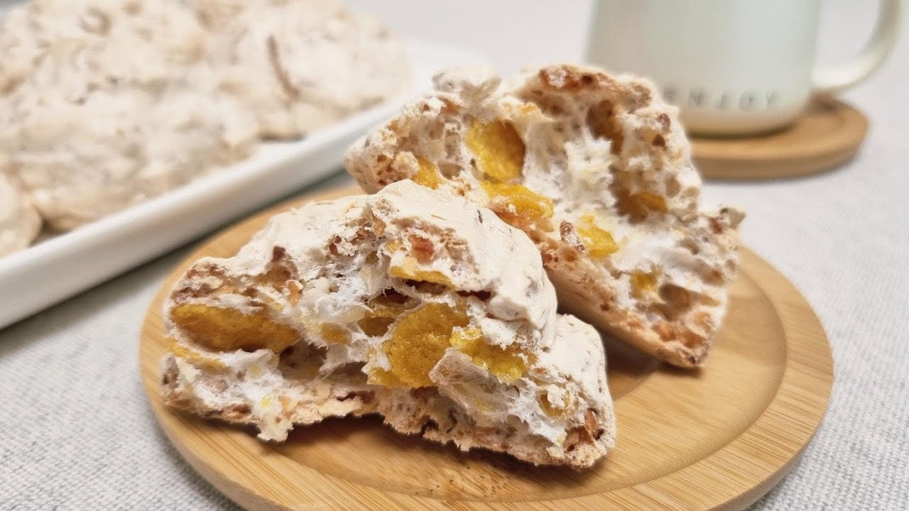 Воздушное печенье с кукурузными хлопьями и кокосовой стружкой.