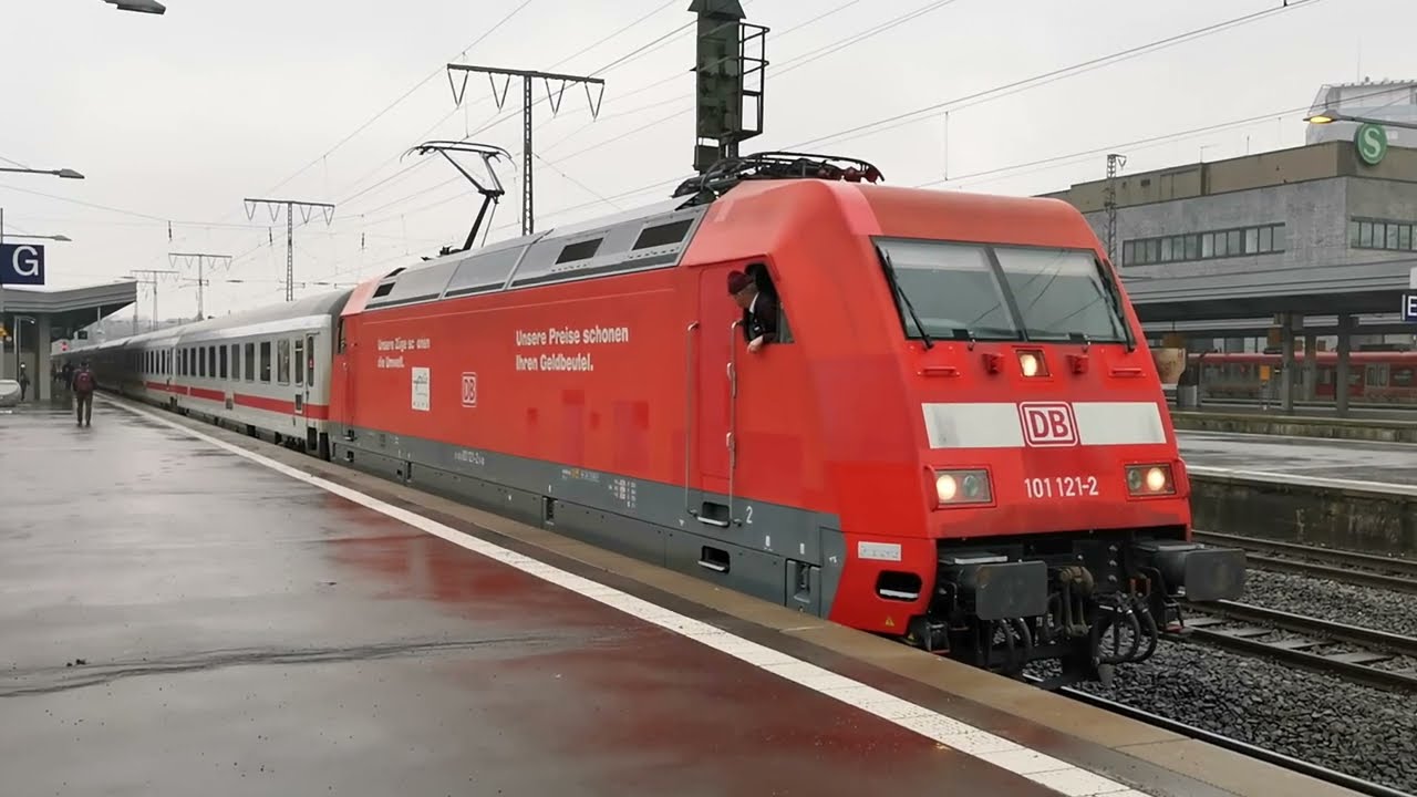DB Fernverkehr AG - 101 121-2 hat mit den EuroCity 9 Ersatzzug nach K&ouml;ln Hbf - Ausfahrt in Essen Hbf