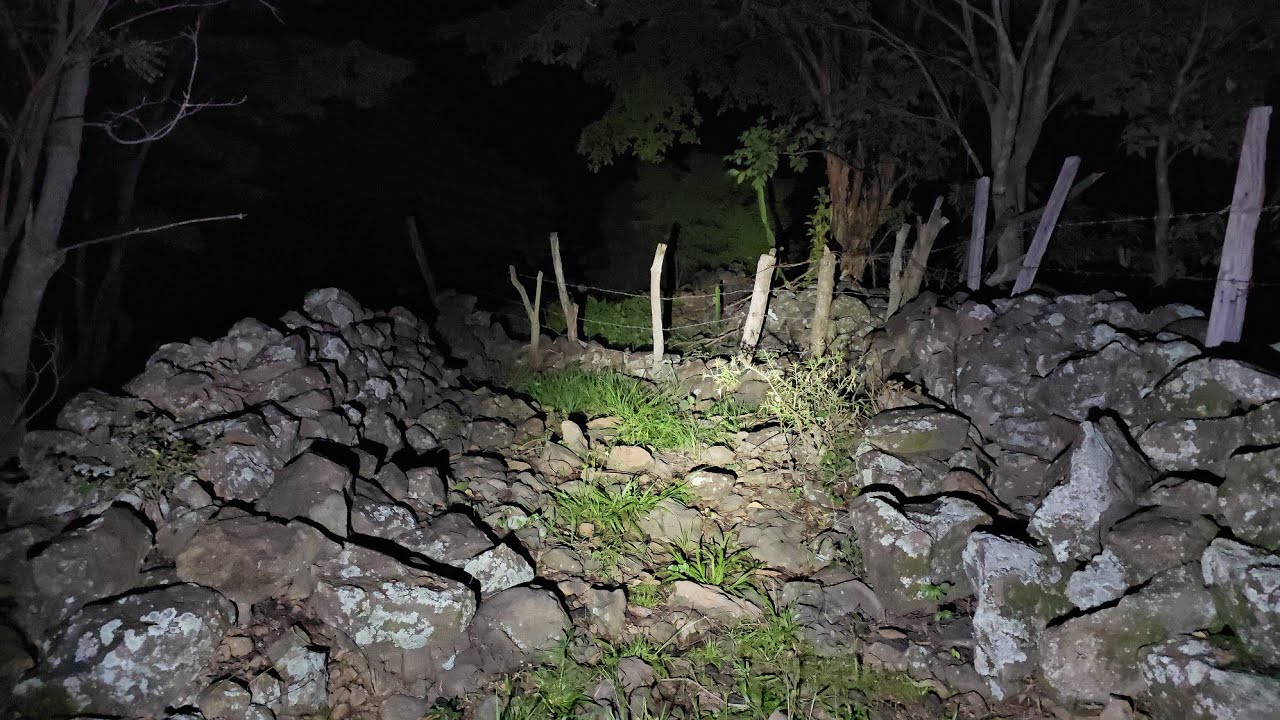 Corrales de al menos 100 años, Algo muy extraño no le Gustó mi Presencia este lugar 
