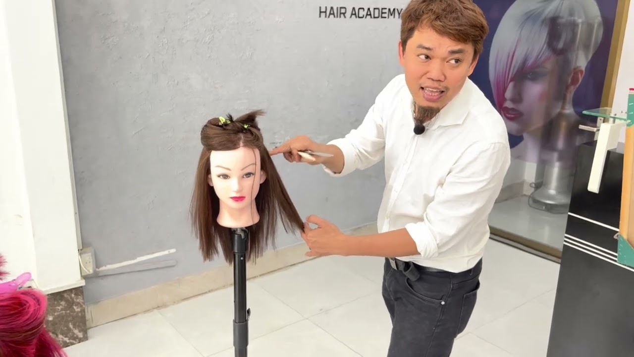 Quy trình cắt tóc chuyên nghiệp tập 3 phương hướng kéo tóc khi cắt.