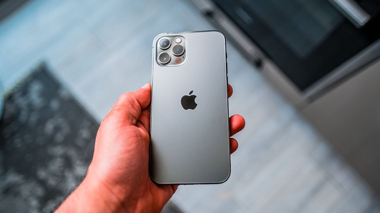 iPhone 12 Pro ile 1 Yıl | Uzun Kullanım Testi [8K]