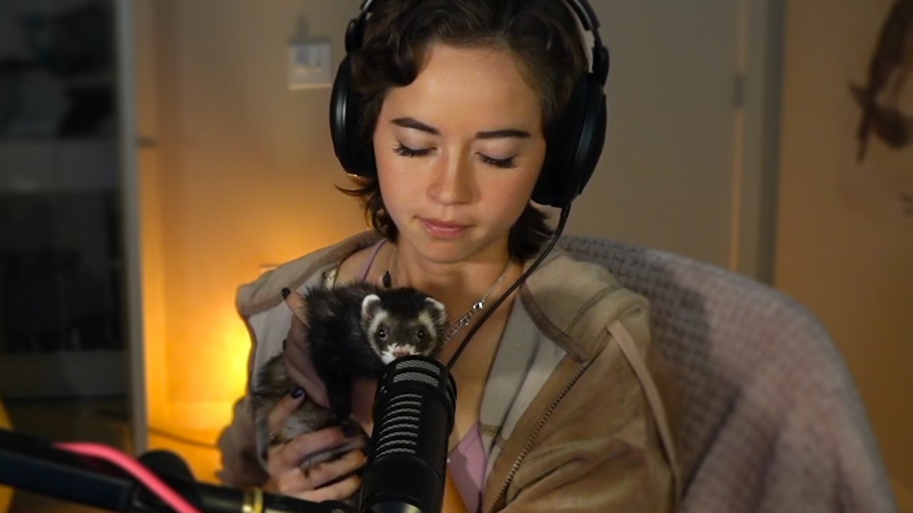 Maya reveals her NEW stream room setup!
