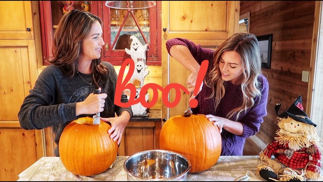 WATCH YOUR KNIFE, GIRL | happy halloween!
