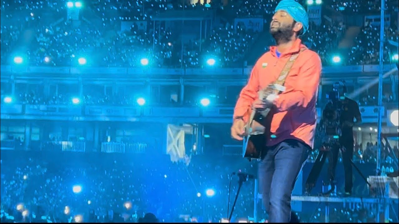 @Official_ArijitSingh is #live again at #pune, so let’s watch and enjoy