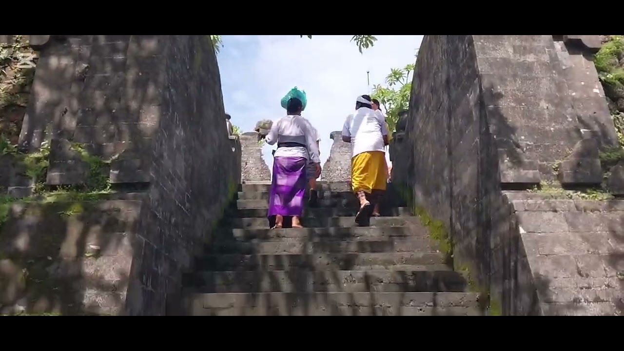 TIRTA YATRA KE PURA ULUWATU