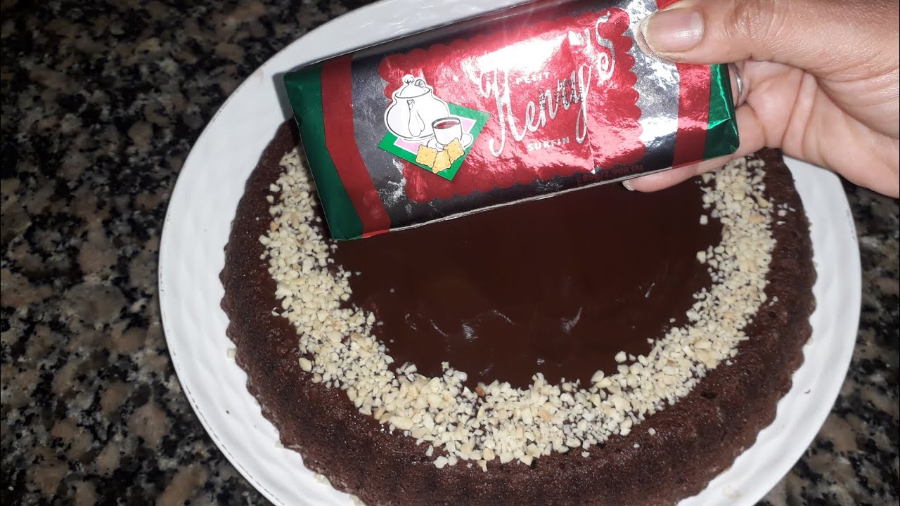 كيكة هنريس بدون دقيق خفيفة و هشة سريعة التحضير و غير مكلفة تستحق التجربة.