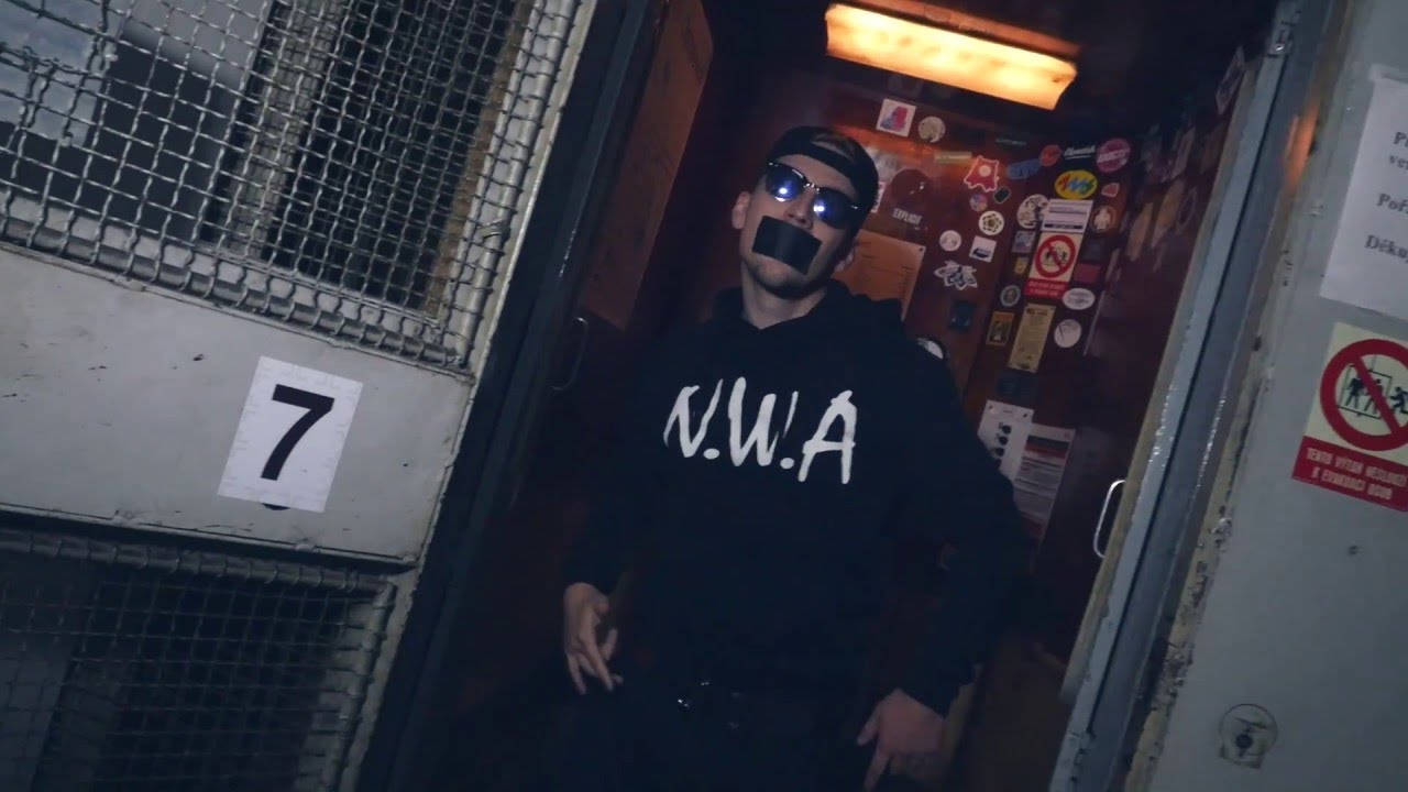 Maniak - Poslední hřebík (AK 47 Video)