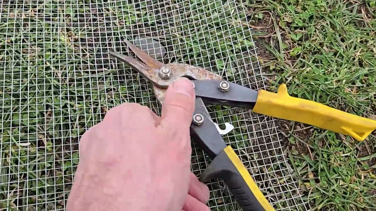 Quick Review of VEVOR Hardware Cloth, 1/4 inch 36in x 50 ft 23 Gauge