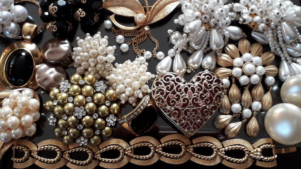 172. Винтажная коллекция Трифари и винтажные украшения с имитацией жемчуга.