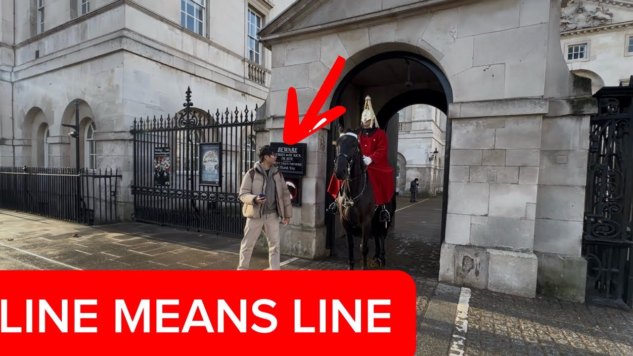 Tourist Crosses Safety Line, Guard Reacts Instantly
