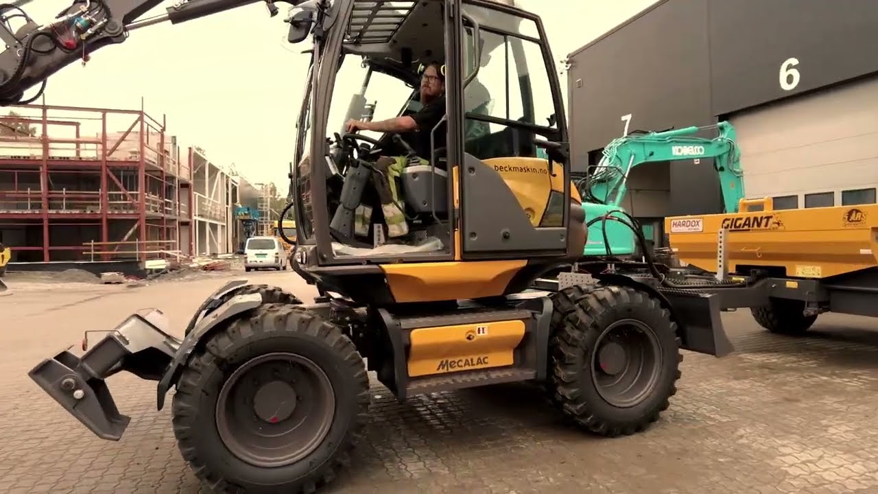 Fantastisk maskin pakke med MECALAC 9MWR, 8 tonn levert Averøy Kommune.