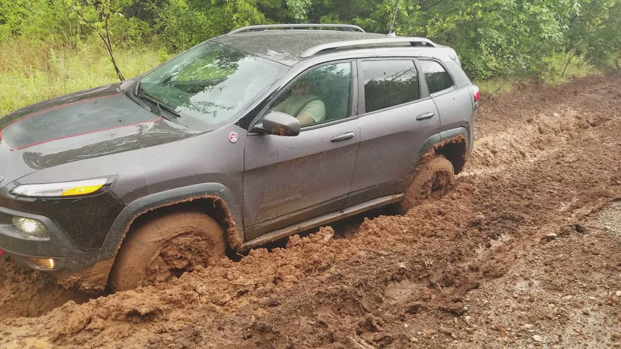 Cherokee Trailhawk Mud Flinging - Crossbar Ranch, Okla