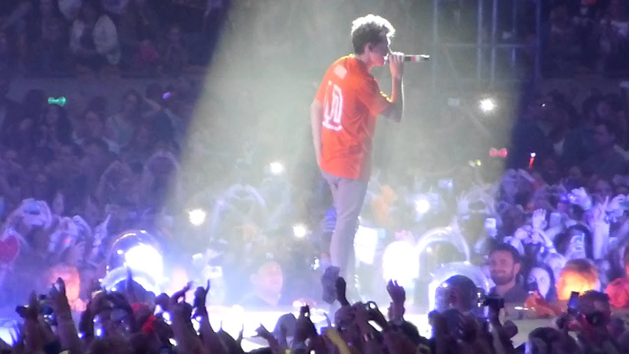 Story Of My Life // Niall struggling with his knee (WWA Amsterdam 25/06/2014)