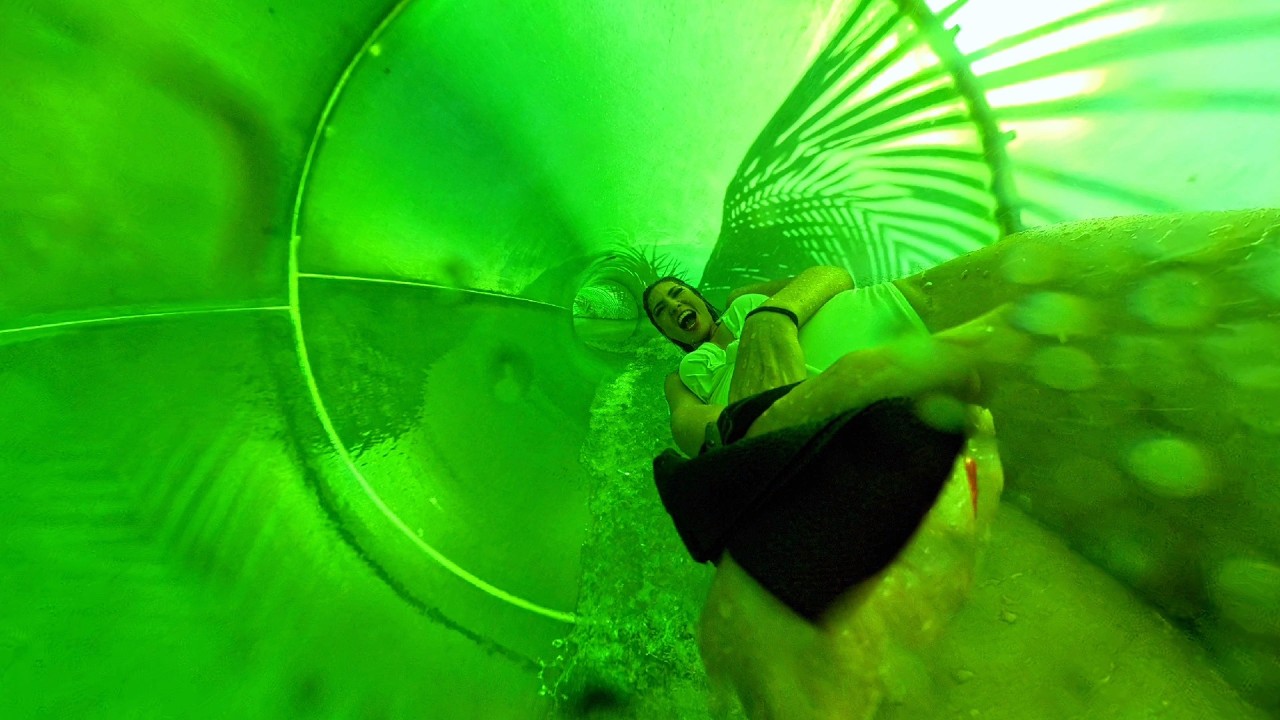 POV VR 360&deg; &ndash; Green Capsule Drop Slide at  Legendary Water Park!