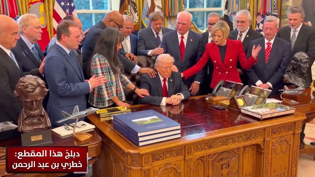 قساوسة يصلون من أجل ترامب!