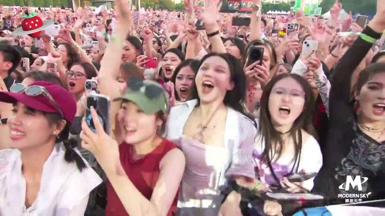 雅MIYAVI & HYDE 《BANG!》合作舞台