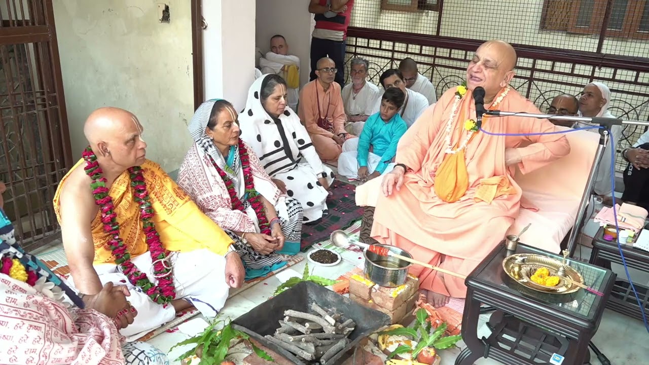 Dr Vir Krishna Pr, Uttara Mata & Kanupriya Mata Initiation, Vrindavan 24-10-2022
