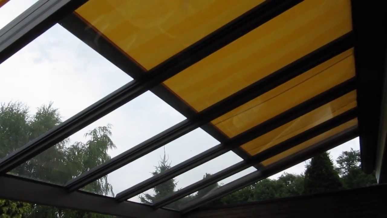 Wintergarten-Markise f&auml;hrt ein &uuml;ber dem Terrassendach Driesen Voerde