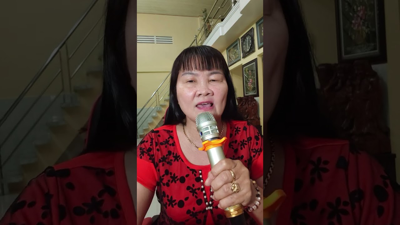 Xuân này con ko vè 