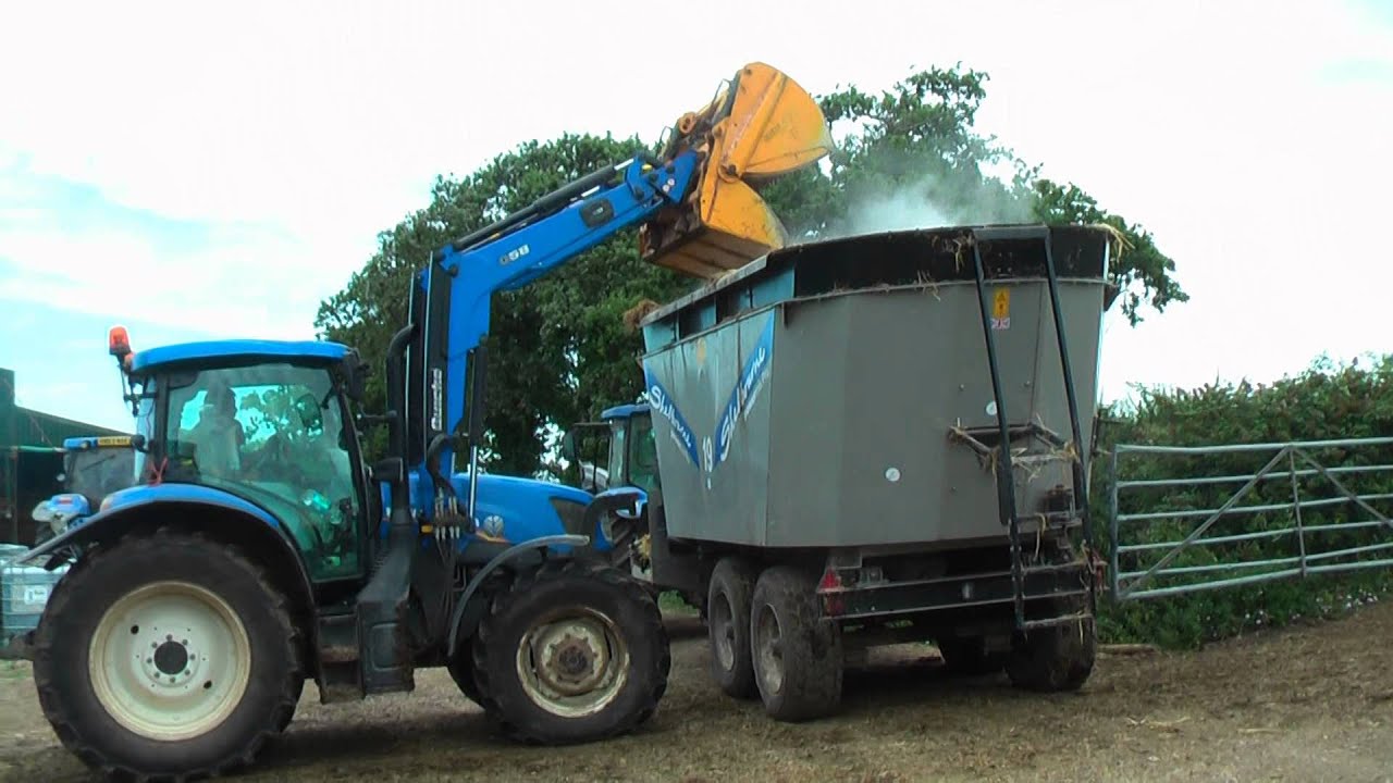 Cattle Feeding with a Shelbourne Powermix Pro