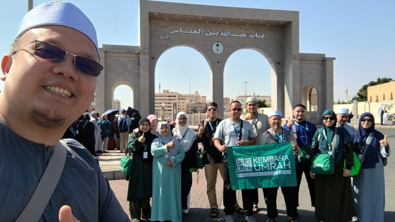 KUBUR ABDULLAH BIN ABBAS DI SEBALIK TEMBOK MASJID