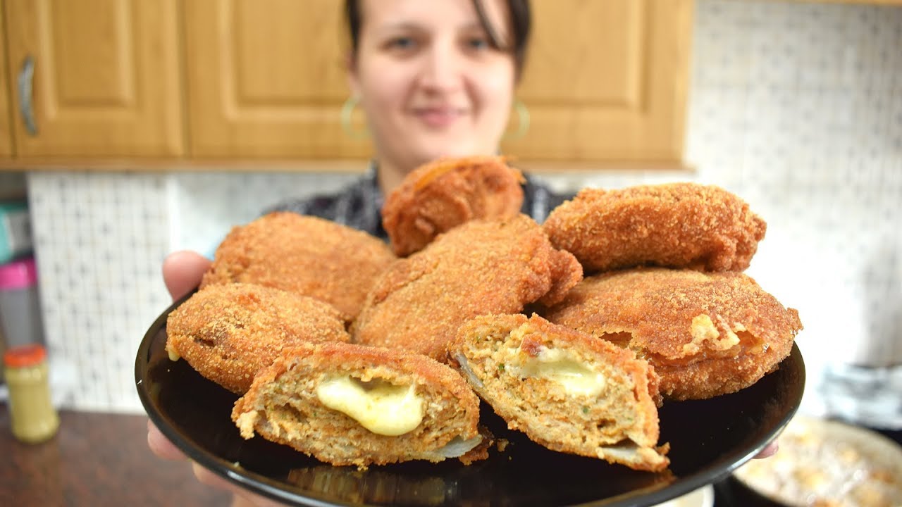 Sajttal töltött, rántott hagymakarikák