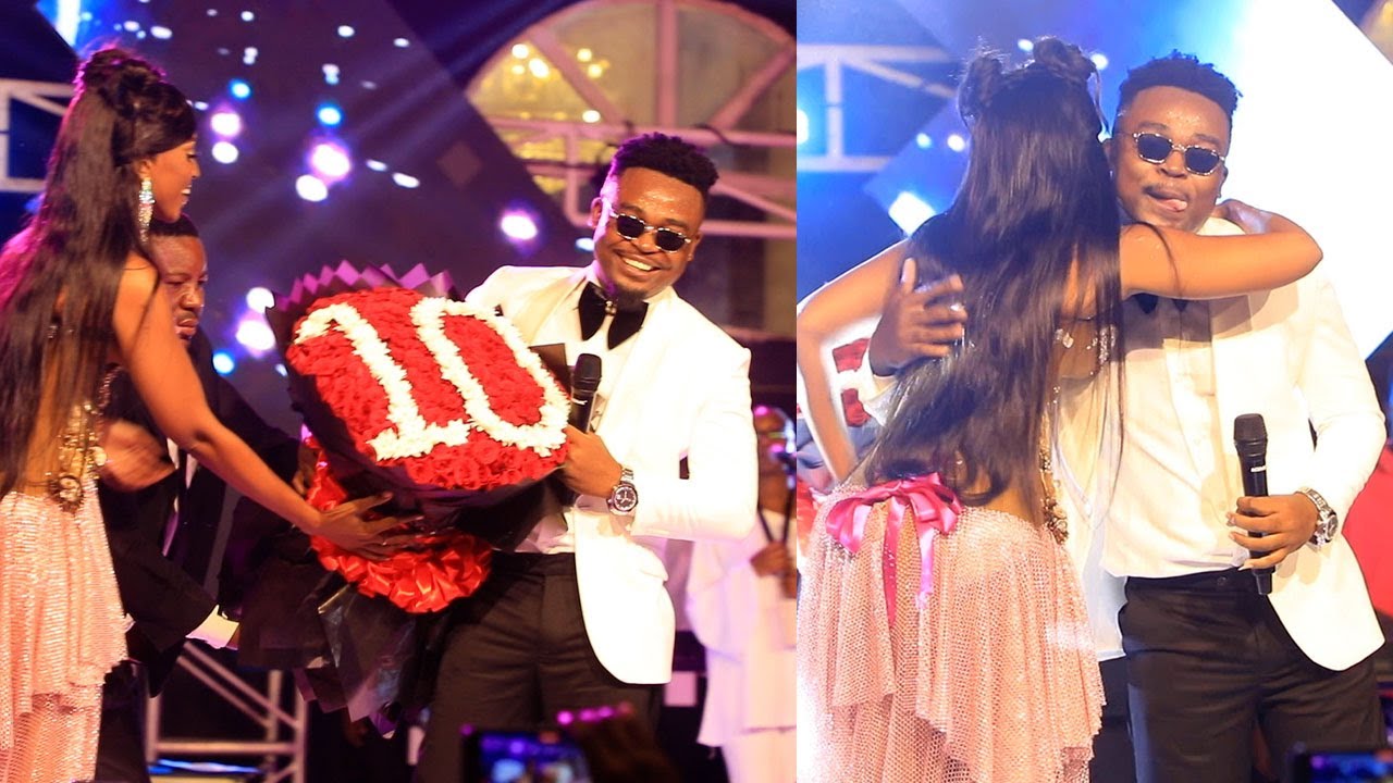 KWA SURPRISE TESSY APANDA KWENYE STAGE, AMPA ZAWADI ASLAY