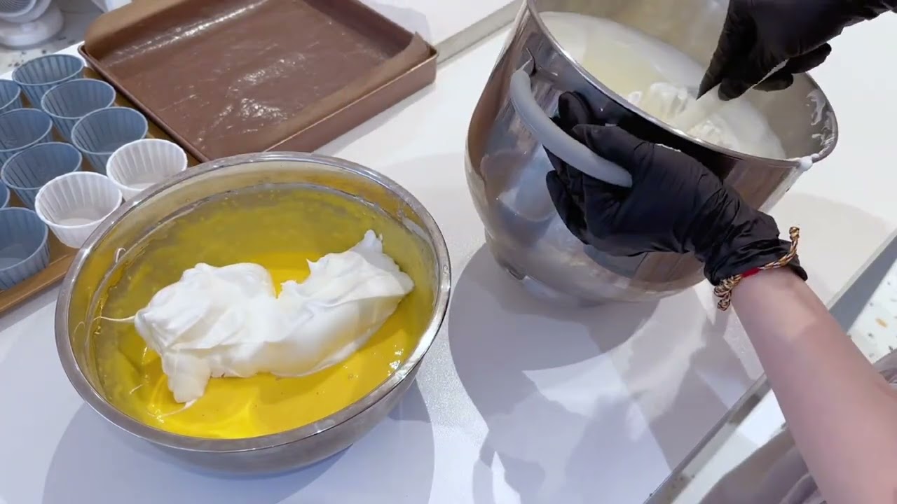 做自己喜欢的事情 每天都好开心🎈#烘焙人的日常 #美食vlog #烘焙vlog #沉浸式做蛋糕 #店内实拍视频