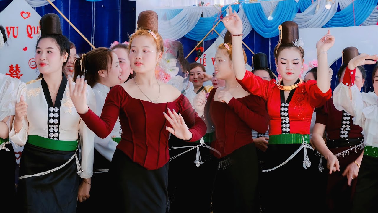 NHẤT G&Aacute;I BẢN HUỔI HẸ NHẢY QU&Aacute; CĂNG Đ&Aacute;M CƯỚI &ldquo; THU MƠ & MẠNH CƯỜNG &ldquo; TO&Agrave;N C&Aacute;C IDOL G&Aacute;I BẢN 