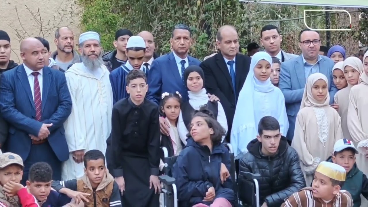 🔴 الأغواط | والي الولاية  #محمد_بن_مالك يشارك صغار و عمال قطاع التضامن مأدبة الإفطارالجماعي  🌜♨️