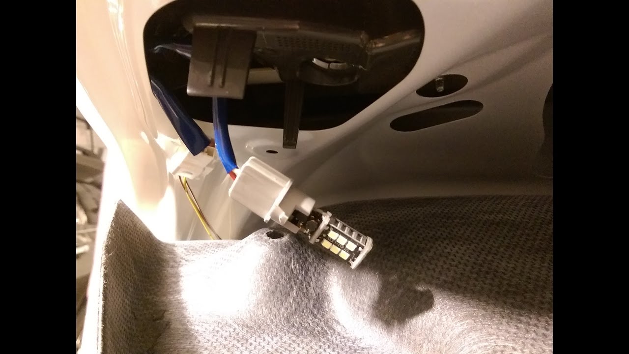 Lexus ES350 reverse light LED installation