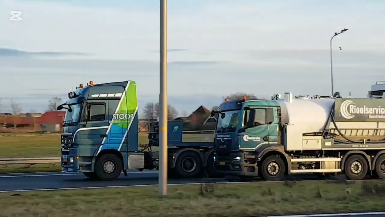 Vrachtwagen Chauffeurs toeteren en knipperen met lampen! #scania #volvo #daf #man #renault #mercedes