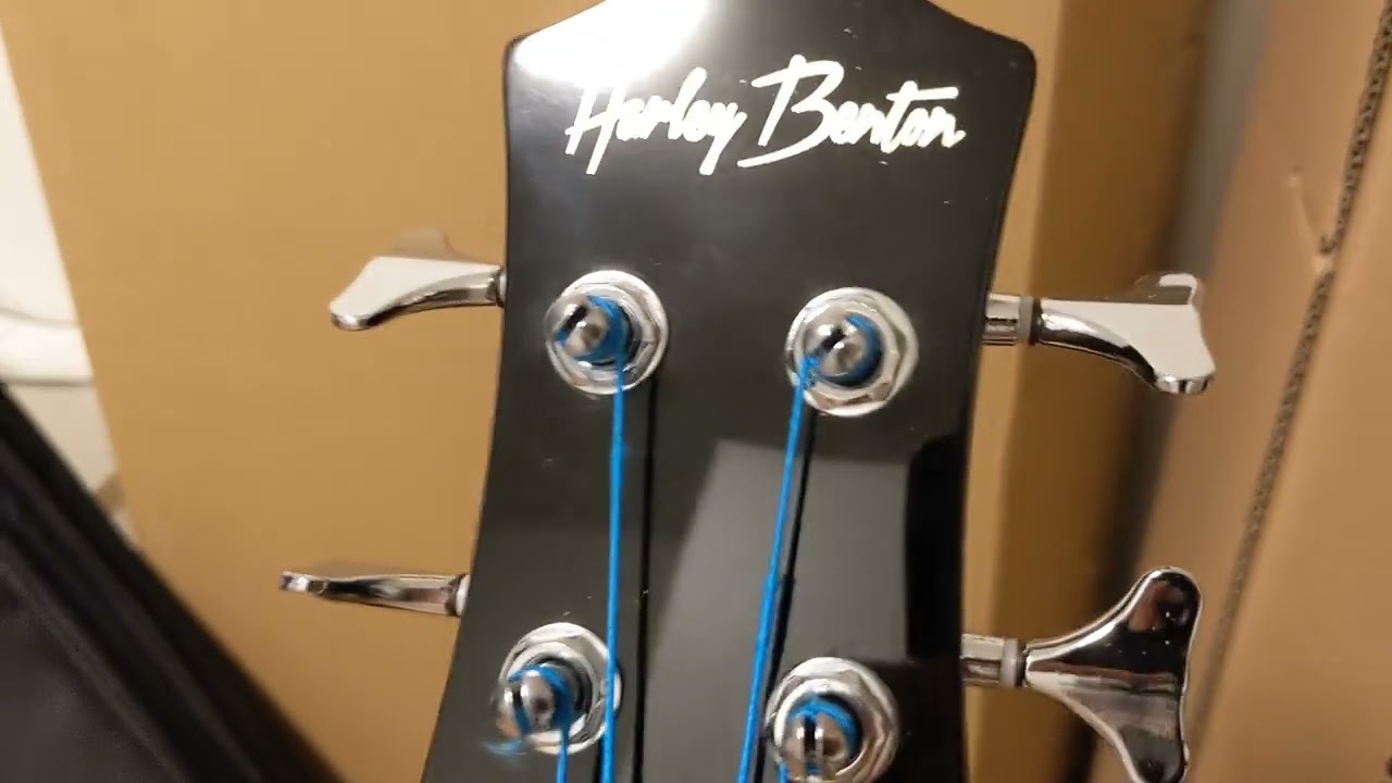 Unboxing a Harley Benton Beatbass FL VS Vintage Series