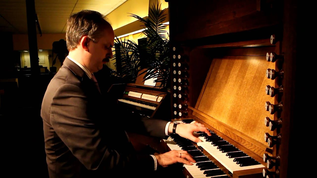 Janco Belder demonstreert het Joh. de Heer Rondeau orgel