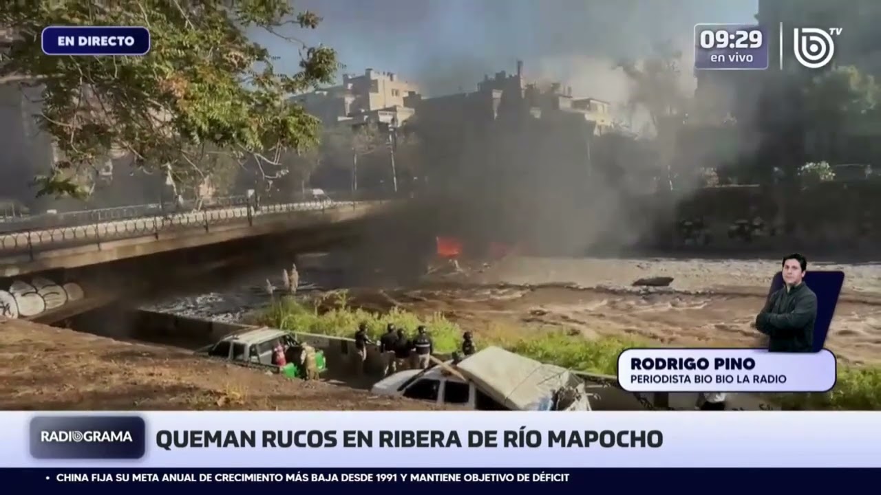 Operativo de retiro de rucos en el río Mapocho termina con incendio intencional