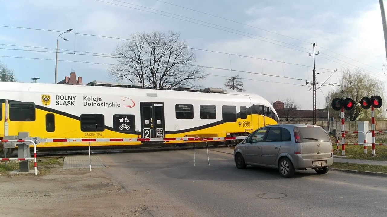 Przejazd kolejowy Ziębice ul. Kolejowa. Polish Railroad Crossing