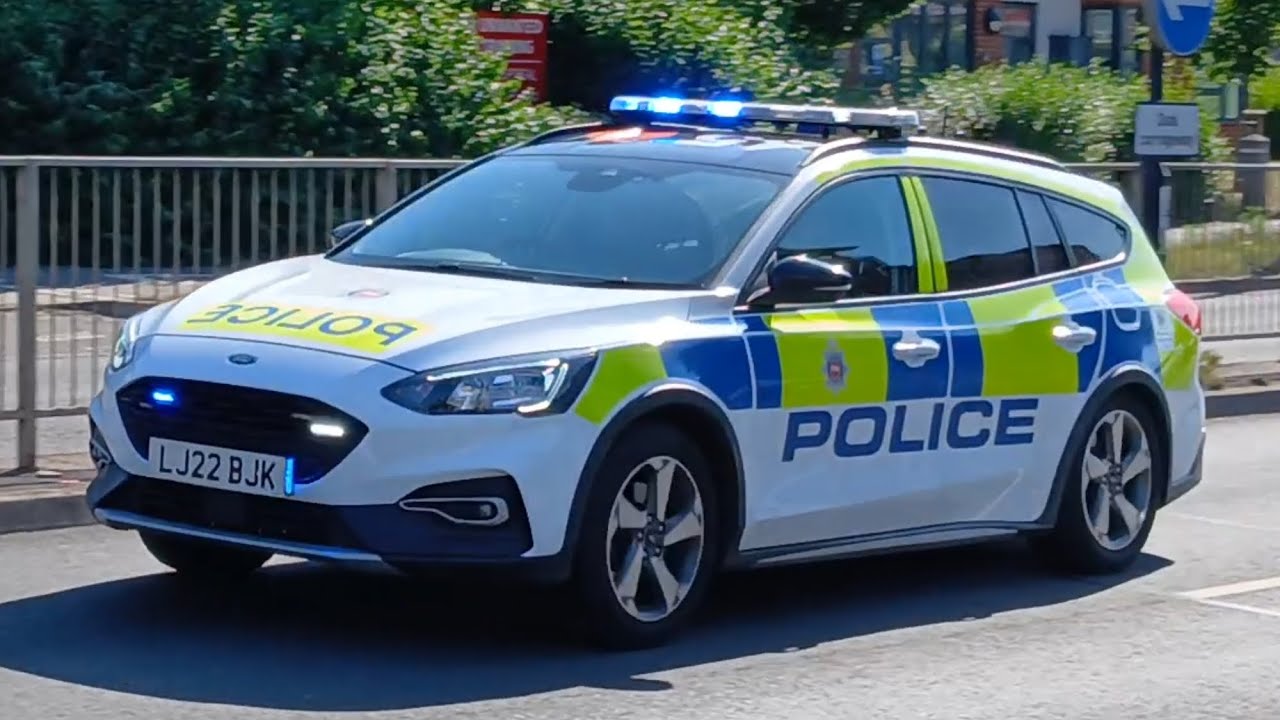 2x South East Coast Ambulance Service and Surrey Police Responding UK